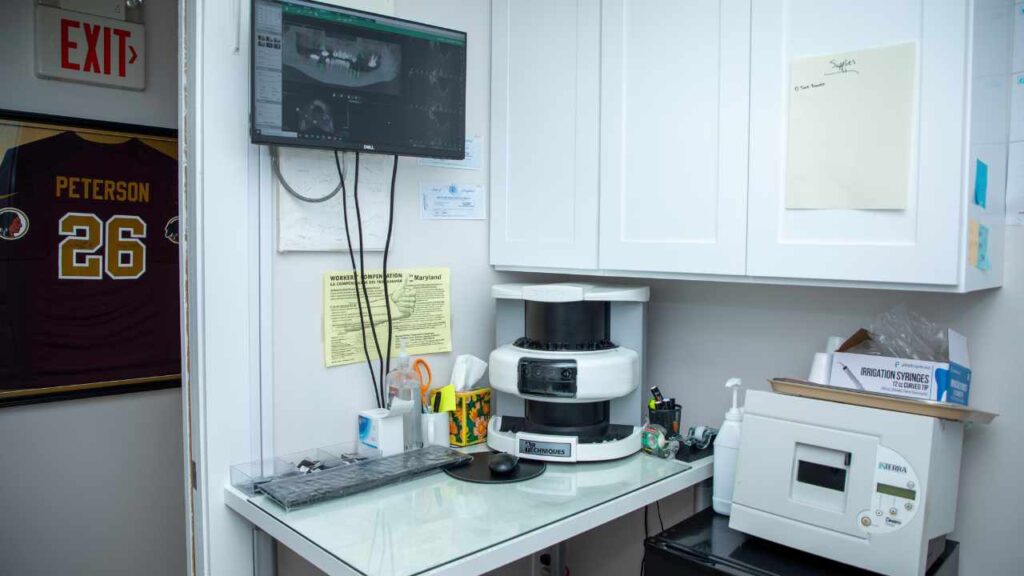 Laurel Bowie Implant and Cosmetic Dentistry | Implant Restorations, Oral Cancer Screening and Extractions